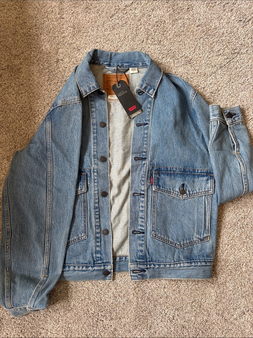 Levi’s trucker jacket. Medium. Light wash.